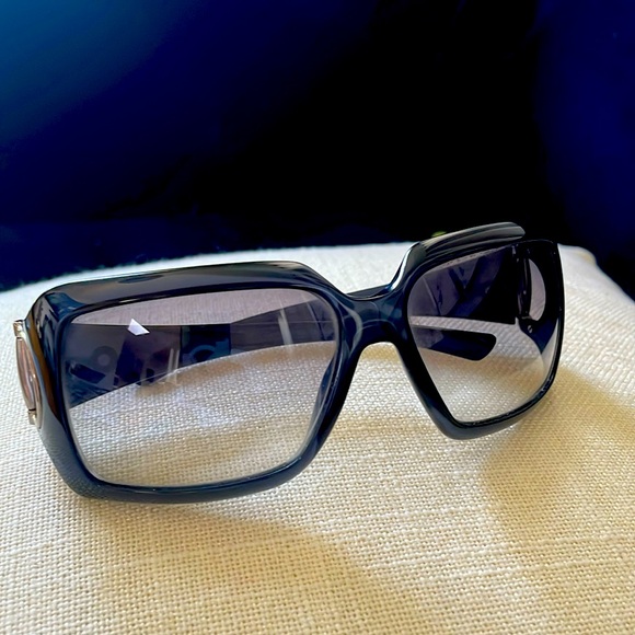 Gucci Sunglasses - Picture 1 of 2